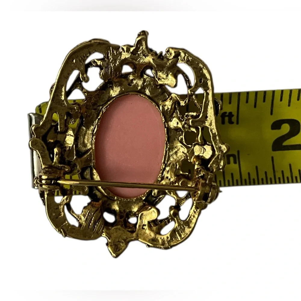 Vintage Pink Hummingbird Cameo Brooch Gold Tone Faux Pearl Ornate Frame - Picture 9 of 12
